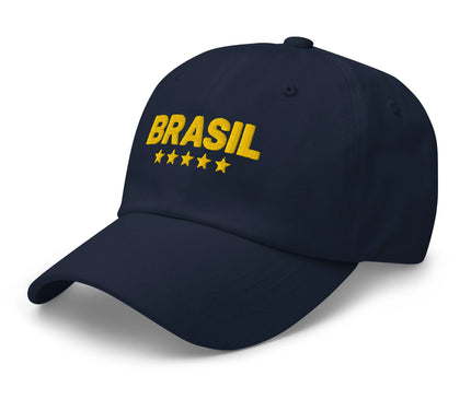 Casquette bleue Brasil avec étoiles brodées jaunes, symbolisant les victoires légendaires du Brésil en football et célébrant la culture vibrante et festive du pays.