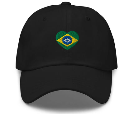 Casquette noire avec un motif en forme de cœur aux couleurs du drapeau brésilien, symbole de l'énergie et de la culture vibrantes du Brésil. Accessoire idéal pour afficher son amour pour le pays de la samba et du football.