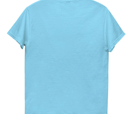 T-shirt bleu ciel inspiré du Brésil, évoquant l'énergie tropicale avec des motifs imaginaires de toucan, fleur d'hibiscus et paysages de l'Amazonie. Idéal pour ajouter une touche exotique et festive à votre tenue quotidienne.