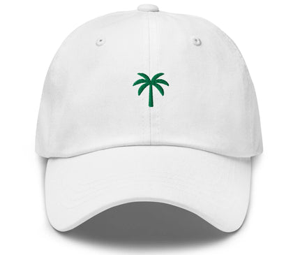 Casquette blanche brodée avec un palmier vert au centre, inspirée par l'esprit tropical et la culture vibrante du Brésil, parfaite pour compléter un style décontracté et raffiné tout en évoquant les paysages tropicaux et les plages ensoleillées.