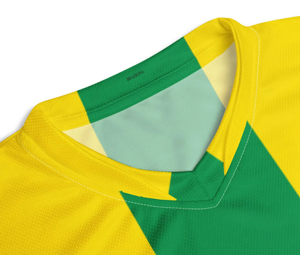 Maillot aux couleurs du Brésil avec un design vibrant jaune et vert, inspiré par l'énergie festive du pays, évoquant les plages de Rio et le Carnaval, parfait pour afficher son amour pour la culture brésilienne.
