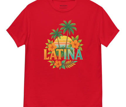 T-shirt rouge vibrant avec un design tropical inspiré du Brésil. Graphiques de palmiers, fleurs exotiques et coucher de soleil, accompagné du texte 'LATINA' en lettres dégradées colorées. Style évoquant l'énergie des plages brésiliennes et la richesse de la flore tropicale.