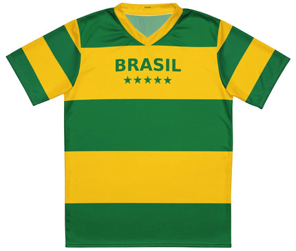 Maillot de football aux couleurs du Brésil, avec un design jaune et vert, des rayures horizontales et l'inscription 'BRASIL' accompagnée de cinq étoiles, symbolisant l'esprit sportif et la passion brésilienne. Parfait pour les supporters ou amateurs du style brésilien.