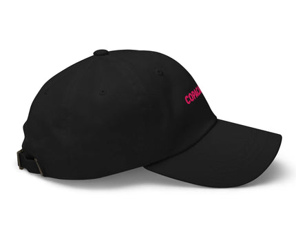 Casquette noire moderne avec inscription rose Copacabana, inspirée de l'énergie festive et tropicale du quartier emblématique de Rio de Janeiro. Accessoire de mode tendance, parfait pour compléter une tenue au style brésilien.