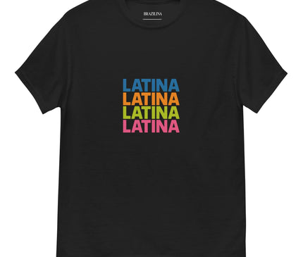 T-shirt noir célébrant l'identité latine, avec un design coloré 'LATINA' répété quatre fois en bleu, orange, vert et rose, inspiré de la richesse culturelle et de l'énergie festive du Brésil.