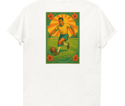 T-shirt blanc avec un design vibrant inspiré du football brésilien, illustrant un joueur en action avec un maillot jaune et un short bleu, entouré d'un ciel ensoleillé et de motifs de fleurs rouges. Hommage à l'énergie et à la passion du sport national du Brésil, reflet de sa culture dynamique et festive.