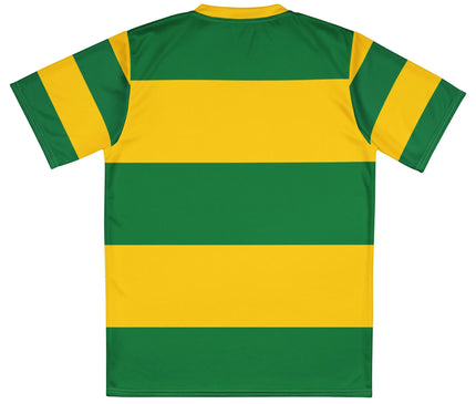 Maillot aux couleurs du Brésil avec des bandes horizontales vertes et jaunes, conçu pour refléter l'énergie et la passion du pays. Idéal pour supporters et amateurs du style brésilien, ce vêtement incarne l'élégance sportive et l'héritage footballistique brésilien.