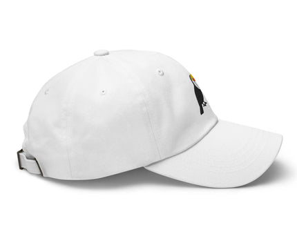 Casquette blanche brodée avec un toucan coloré, inspirée de la biodiversité tropicale du Brésil. Accessoire au design élégant, mêlant exotisme et style décontracté représentatif de la mode brésilienne. Idéal pour une attitude joyeuse et naturelle.
