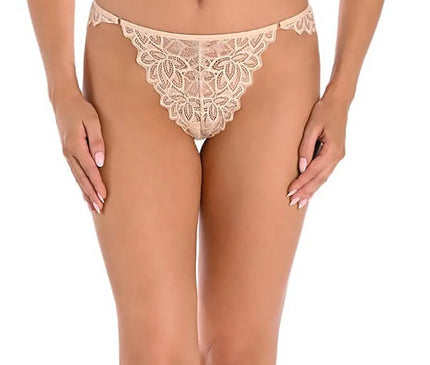 Bas en dentelle inspiré de l'élégance brésilienne, avec des motifs floraux tropicaux raffinés et des découpes délicates, offrant confort, charme et féminité affirmée.