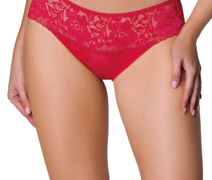 Culotte femme en dentelle rouge inspirée de l'élégance brésilienne, avec motifs floraux et détails raffinés, mêlant confort et sensualité tropicale.