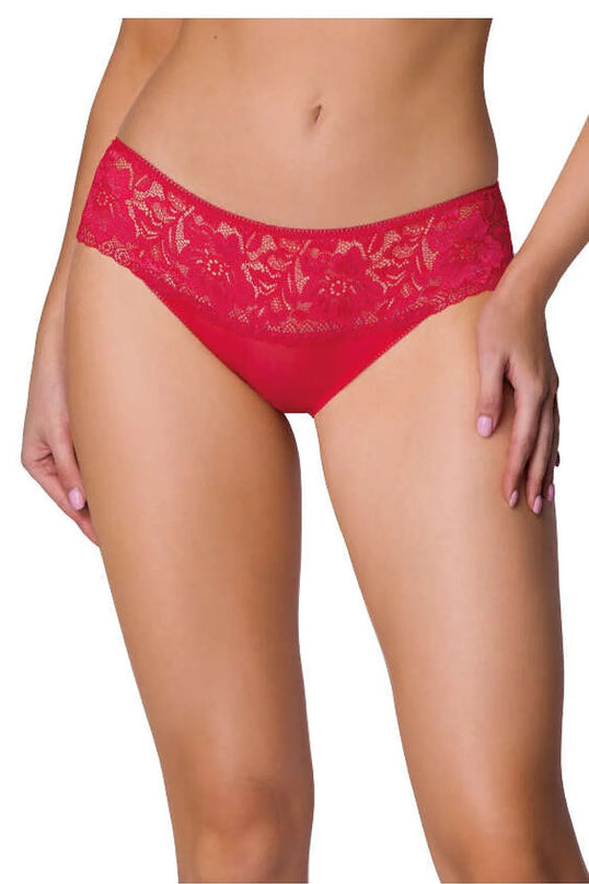 Culotte femme en dentelle rouge inspirée de l'élégance brésilienne, avec motifs floraux et détails raffinés, mêlant confort et sensualité tropicale.