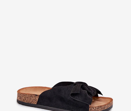 Sandales noires élégantes inspirées du style brésilien, avec une semelle en liège, un nœud décoratif en suédine sur le dessus, alliant confort et raffinement pour une allure décontractée et sophistiquée.