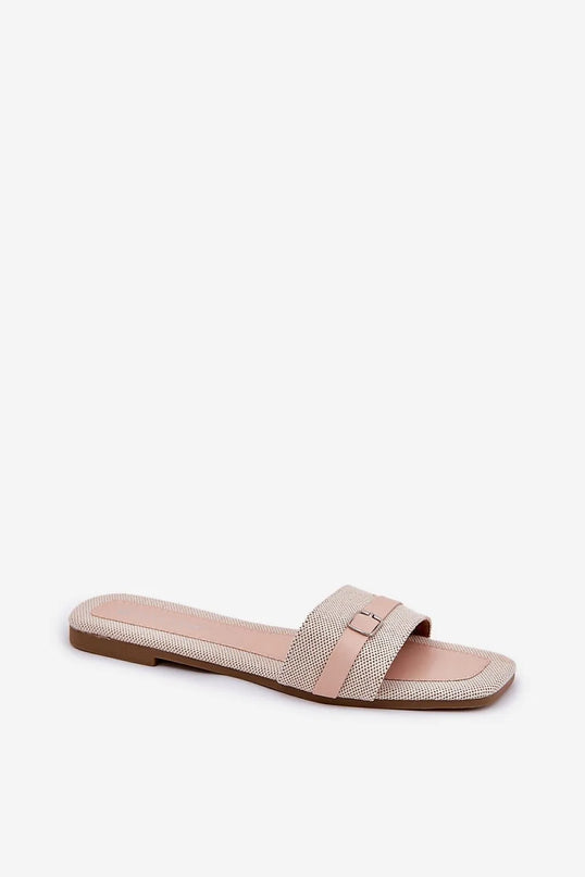 Sandales plates pour femmes en tissu textile avec une bride fine ornée d'une boucle à l'avant, semelle intérieure en cuir écologique et tissu, hauteur de talon 1 cm, couleur pastel élégante, parfaites pour les journées chaudes et à porter avec des robes d'été ou des pantalons légers.