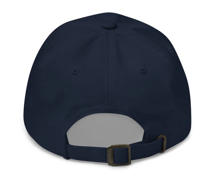 Vue arrière d'une casquette bleu marine inspirée de l'esprit vibrant et chaleureux du Brésil, avec une fermeture réglable en métal, évoquant le style décontracté des rues de Rio de Janeiro et São Paulo, et célébrant la culture festive et l'énergie du pays.